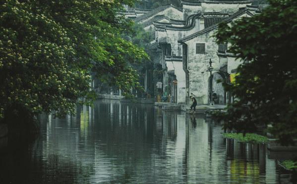 孩子在学校受到排挤，家长该怎么处理？游戏画面